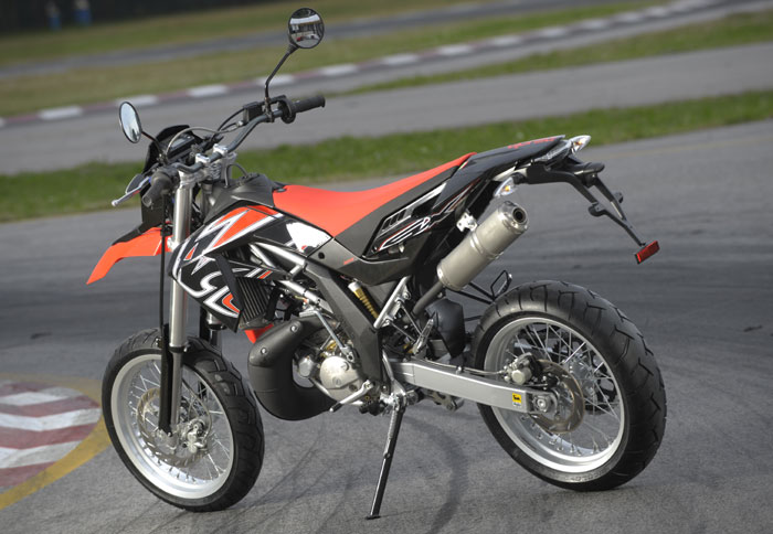 Οδηγούμε τα νέα Aprilia RX/SX 125