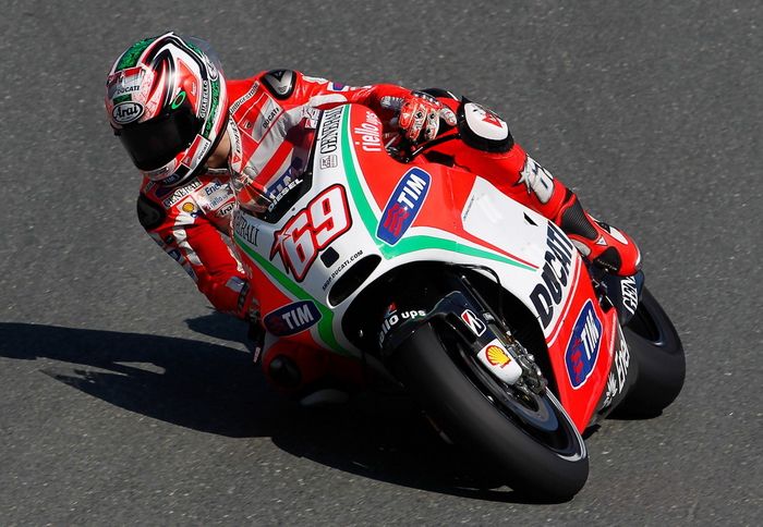 ο Hayden έκανε τον ταχύτερο χρόνο στα πρώτα ελεύθερα δοκιμαστικά στην πίστα του Aragon. Λίγοι πάντως ήταν οι πιλότοι που βγήκαν στη βρεγμένη πίστα.