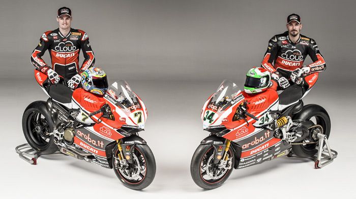 Ο ψηλός Ουαλός Chaz Davies στα αριστερά, και ο στιλάτος Ιταλός Davide Giugliano δεξιά, συνεχίζουν για 2η χρονιά ως εργοστασιακοί πιλότοι της Ducati.