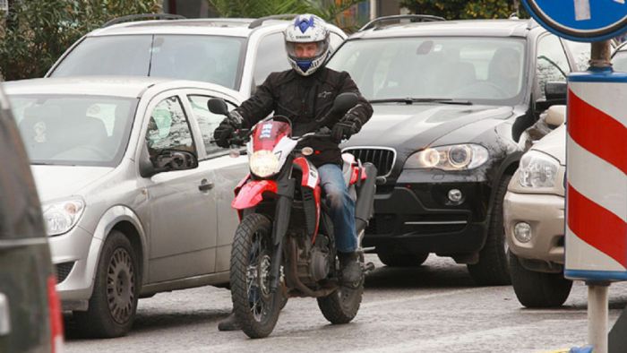 Οδήγηση σε πυκνή κίνηση Οδήγηση σε πυκνή κίνηση