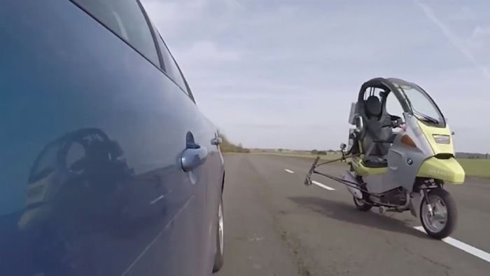 To εν λόγω BMW C1 σε στιγμιότυπα από τις δοκιμές του. 