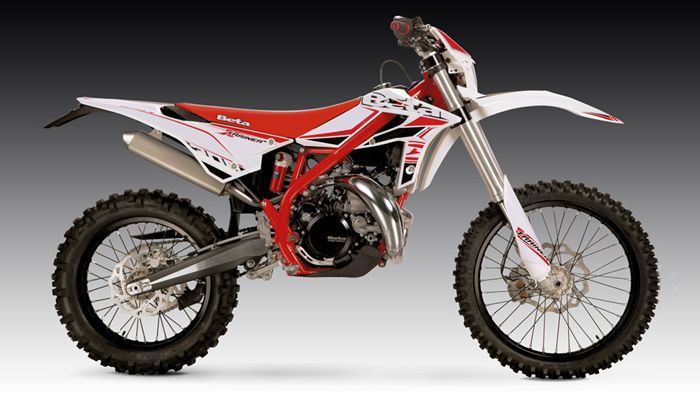 Φιλικό δίχρονο τρακοσάρι; Γίνεται; Σύμφωνα με τη Beta, γίνεται. Ιδού το Xtrainer 300. Σύμμαχος στη φιλικότητα η γραμμική απόδοση του μοτέρ.