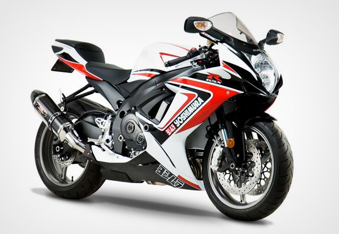 Εντυπωσιακά, αν μη τι άλλο, τα GSX-R στα χρώματα τόσο της Suzuki όσο και της Yoshimura.