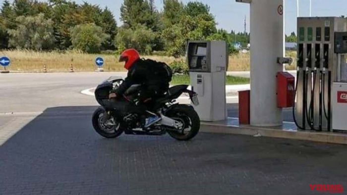 To Bimota KB4 επί το έργον. 