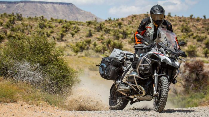 Νέα χρώματα και εποπλισμό για τα BMW του 2018