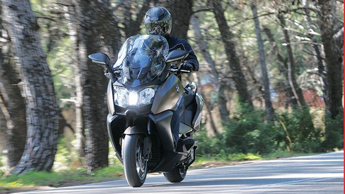 Το BMW C650 είναι ένα mega scooter ικανό να προσφέρει άνεση, δυνατότητες, ποιότητα και οδική συμπεριφορά σε πραγματικά maxi επίπεδα. 