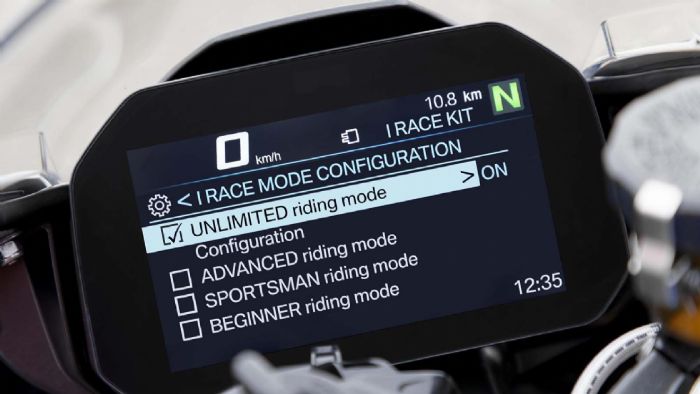 BMW iRace: Η «πρωταπριλιά» των Βαυαρών BMW iRace: Η «πρωταπριλιά» των Βαυαρών