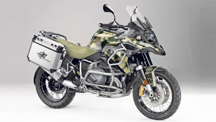 Η απεικόνιση του BMW R 1800 GS σε δύο εκδόσεις, από τον Nippy Normans. Η απεικόνιση του BMW R 1800 GS σε δύο εκδόσεις, από τον Nippy Normans.