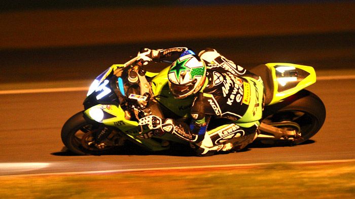 Αν και ξεκίνησαν ουσιαστικά από την 32η θέση, οι αναβάτες της Kawasaki κατάφεραν τελικά να πάρουν τη νίκη στον θρυλικό αγώνα.