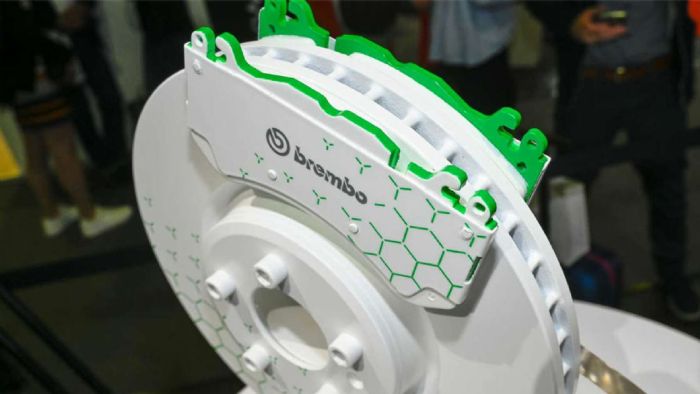 Τα νέα Brembo Greenance φρένα υπόσχονται πολύ μικρότερη ρύπανση και μεγαλύτερη διάρκεια ζωής, με τη γνωστή κορυφαία απόδοση φρεναρίσματος Brembo. 