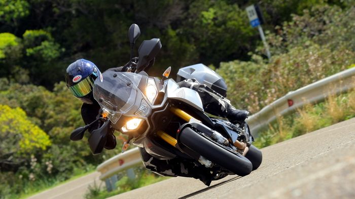 Δεν μιλάμε για Sport-Touring, αλλά για Superbike-Touring. Ειδικά με την ημί-ενερ Δεν μιλάμε για Sport-Touring, αλλά για Superbike-Touring. Ειδικά με την ημί-ενεργητική ανάρτηση.