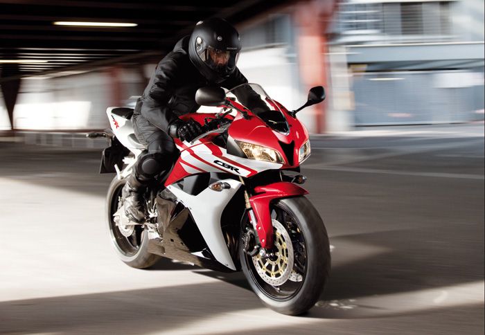 O κινητήρας του Honda CBR 600RR διαθέτει ram-air, καθώς και άλλα ηλεκτρονικά συστήματα που βελτιώνουν την απόδοσή του.	