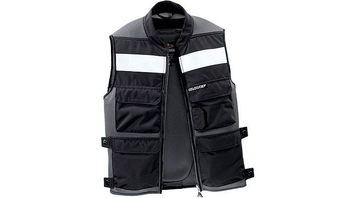 To γιλέκο Plug & Play θα το βρείτε στην τιμή των 162 ευρώ στην Μπαξεβάνης Moto. Περισσότερα στο τηλ. 210-9237000.