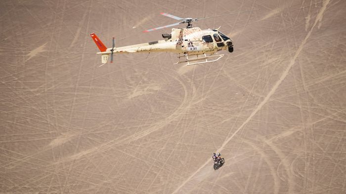 O Marc Coma σε μάχη στήθος με στήθος με τον Barreda πήρε τελικά τη νίκη στην 9η O Marc Coma σε μάχη στήθος με στήθος με τον Barreda πήρε τελικά τη νίκη στην 9η ημέρα.