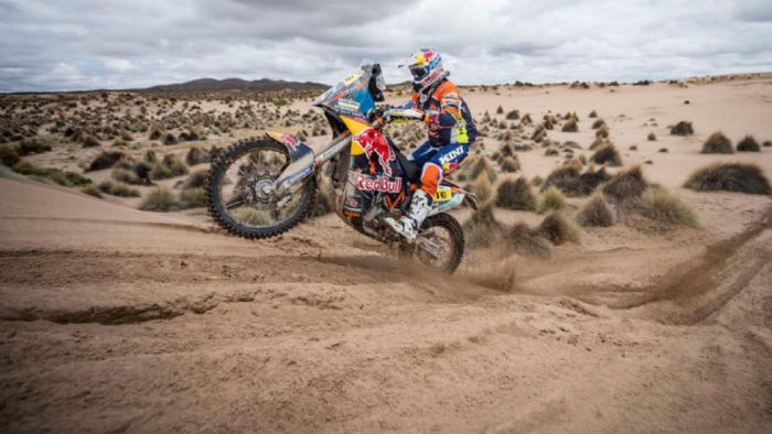 Ο Walkner κερδίζει και προηγείται έχοντας 40 λεπτά διαφορά με 4 ειδικές να απομένουν.