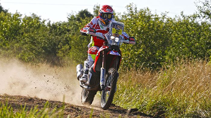 Δυνατός, και σταθερός, απέφυγε προβλήματα και περιπέτειες, για να τερματίσει 1ος τη 2η μέρα του Dakar, και να βρεθεί 1ος γενικής, ο Joan Barreda της Honda.