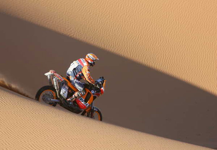 Dakar: Η μάχη καλά κρατεί 