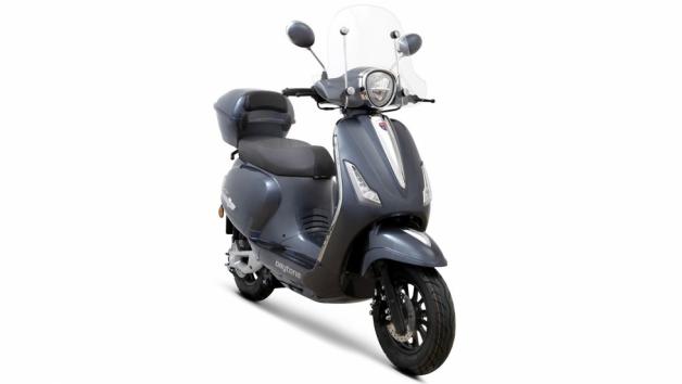 Daytona Diva 125e LX: Με ανεμοθώρακα και βαλίτσα για ένα full face κράνος  