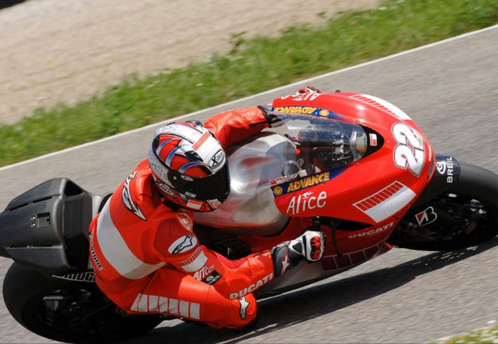 1o τεστ για την Desmosedici GP7