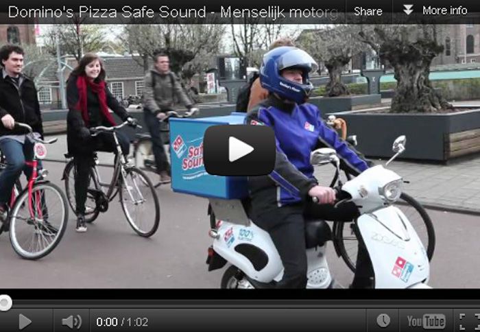 Οι Ολλανδοί υπεύθυνοι της Dominos Pizza βρήκαν έναν πρωτότυπο τρόπο να λύσουν το πρόβλημα των αθόρυβων ηλεκτρικών scooter! 