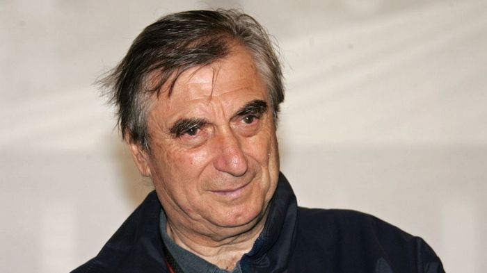 Ένας αναβάτης GP πέφτει κατά μέσο όρο 6 φορές σε κάθε σεζόν. Έτσι, όλοι τους κάπ Ένας αναβάτης GP πέφτει κατά μέσο όρο 6 φορές σε κάθε σεζόν. Έτσι, όλοι τους κάποια στιγμή γνωρίζουν τον εκπληκτικό Dr. Costa.