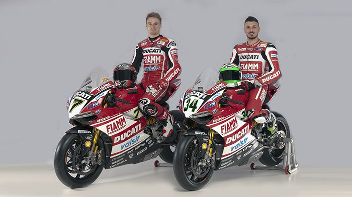 Στα αριστερά ο ψηλός της ομάδας, ο Ουαλός Chaz Davies, και στα δεξιά ο Ιταλός Da Στα αριστερά ο ψηλός της ομάδας, ο Ουαλός Chaz Davies, και στα δεξιά ο Ιταλός Davide Giugliano.