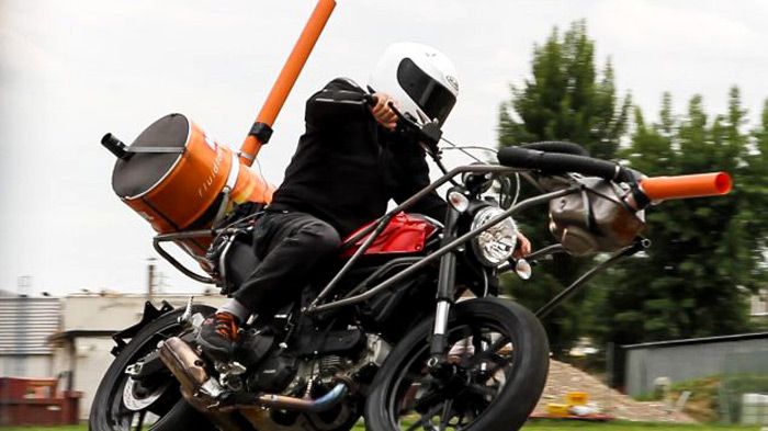 Σε δοκιμές για την ποιότητα αλλά και τα επίπεδα ήχου που παράγει φαίνεται να βρί Σε δοκιμές για την ποιότητα αλλά και τα επίπεδα ήχου που παράγει φαίνεται να βρίσκεται το Ducati Scrambler.