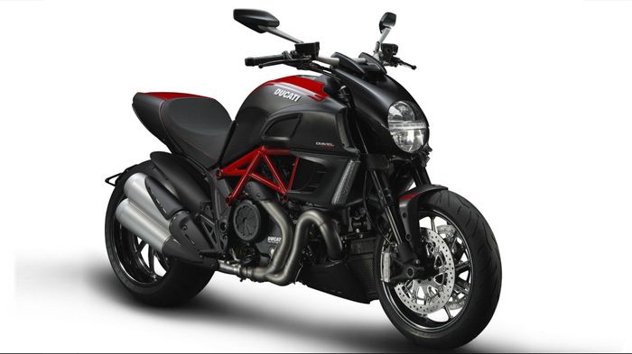 Αλλαγές στο μοτέρ αλλά και την αισθητική του φημολογείται ότι θα δεχθεί σύντομα το Ducati Diavel.