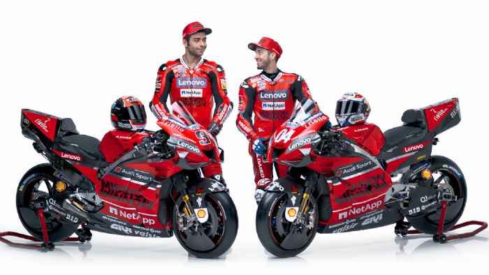 Αυτή είναι η νέα αγωνιστική Ducati Desmosedici GP του 2020, με τους Danilo Petrucci (αριστερά) και Andrea Dovizioso (δεξιά). 