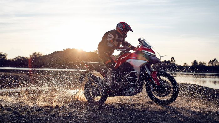 H αγορά μοτοσυκλέτας γκαζώνει στην μία ρόδα! 