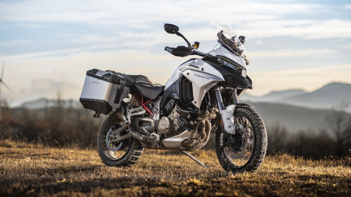 Η Ducati Multistrada V4 S 2022 στο νέο χρώμα Iceberg White