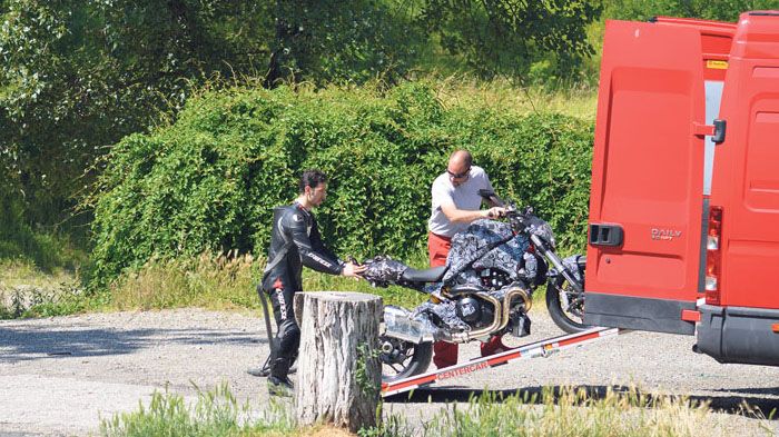 Οι συνάδελφοι του εξωτερικού εντόπισαν το Ducati 1198 Monster σε φάση δοκιμών. 