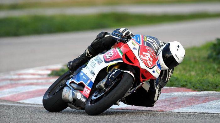 Ο Γρηγόρης Παναγιωτόπουλος προσάρμοσε το ιδιαίτερο στυλ του στην Ducati Panigale Ο Γρηγόρης Παναγιωτόπουλος προσάρμοσε το ιδιαίτερο στυλ του στην Ducati Panigale 1199SSTK.