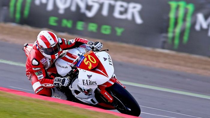 Ο Tim Hastings είναι ένας από τους τουλάχιστον 2 αγωνιζόμενους που θα τρέξουν αγώνες με σπόνσορα ηλεκτρονικό τσιγάρο.