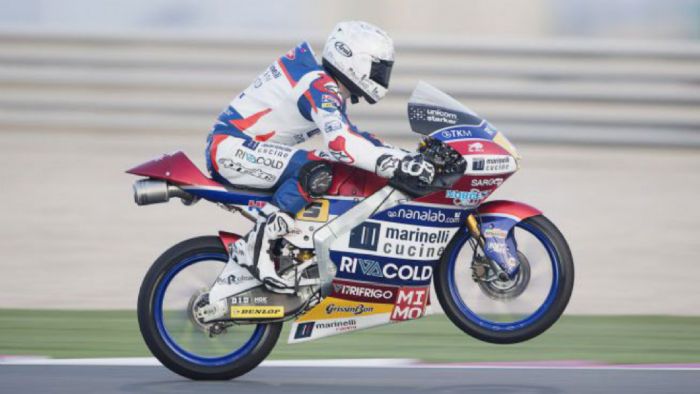 Ανταμείβεται για την καλή του απόδοση Ανταμείβεται για την καλή του απόδοση