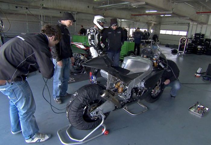 Η πρώτη μέρα δοκιμών στην Aragon, ο δυνατός άνεμος δεν επέτρεψε στους αναβάτες να μπούνε στην πίστα.