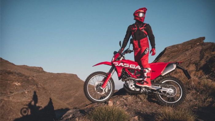 Δύο από τις φωτογραφίες του νέου GasGas ES 700. Δύο από τις φωτογραφίες του νέου GasGas ES 700.