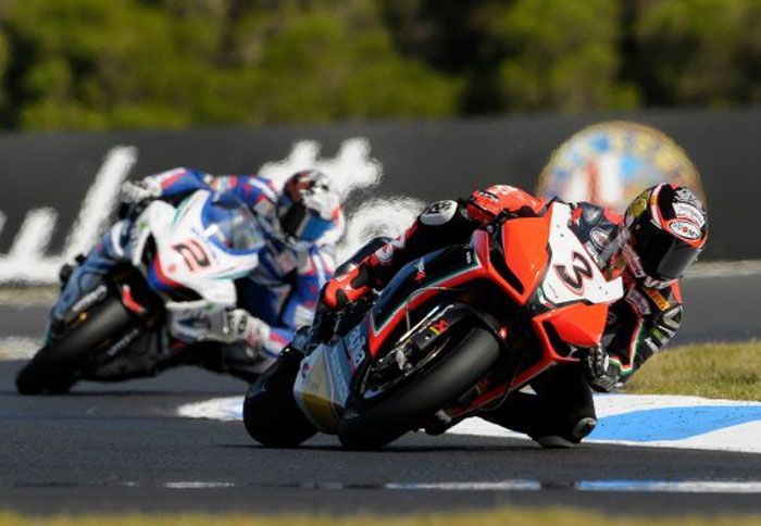 Πρώτος τερμάτισε ο Max Biaggi με την Aprilia στο πρώτο σκέλος του WSBK Αυστραλίας.