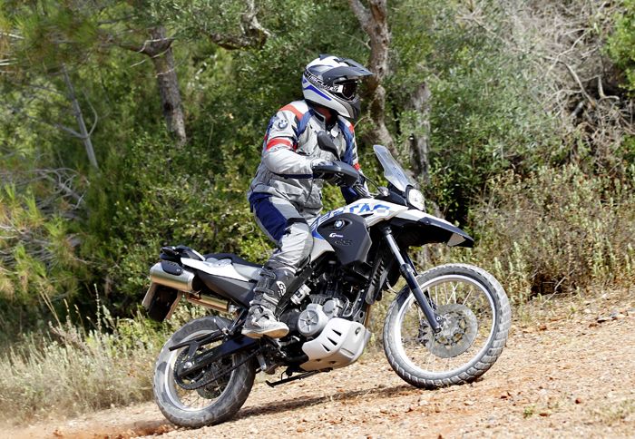 Έτοιμο για παιχνίδια στο χώμα και δύσκολες εκτός δρόμου διαδρομές εμφανίζεται το Έτοιμο για παιχνίδια στο χώμα και δύσκολες εκτός δρόμου διαδρομές εμφανίζεται το νέο G 650 GS Sertão συμπληρώνοντας με τον καλύτερο τρόπο τη σειρά G της BMW.