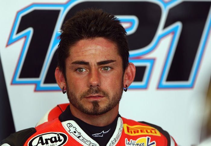 Ο John Hopkins επισήμως θα οδηγήσει την GSV-R της Rizla Suzuki σε αγώνα της Moto Ο John Hopkins επισήμως θα οδηγήσει την GSV-R της Rizla Suzuki σε αγώνα της MotoGP.