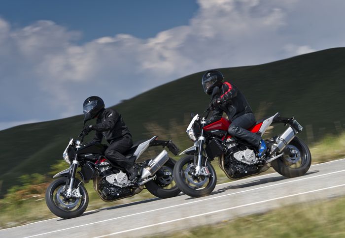 Nuda 900 και 900E με άγριες διαθέσεις. Nuda 900 και 900E με άγριες διαθέσεις.