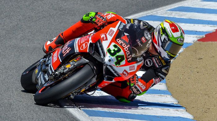 O Davide Giugliano στη Laguna Seca, όπου έπεσε και τραυματίστηκε ξανά στη σπονδυ O Davide Giugliano στη Laguna Seca, όπου έπεσε και τραυματίστηκε ξανά στη σπονδυλική στήλη, χάνοντας έτσι την υπόλοιπη σεζόν του WSBK.