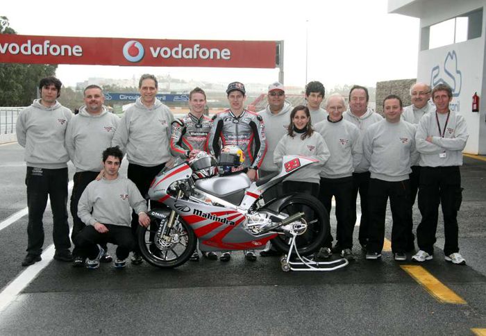 Η Mahindra έμεινε χωρίς προσωπικό να τους υποστηρίζει, όμως το ιαπωνικό GP φρόντ Η Mahindra έμεινε χωρίς προσωπικό να τους υποστηρίζει, όμως το ιαπωνικό GP φρόντισε και γιΆαυτό.