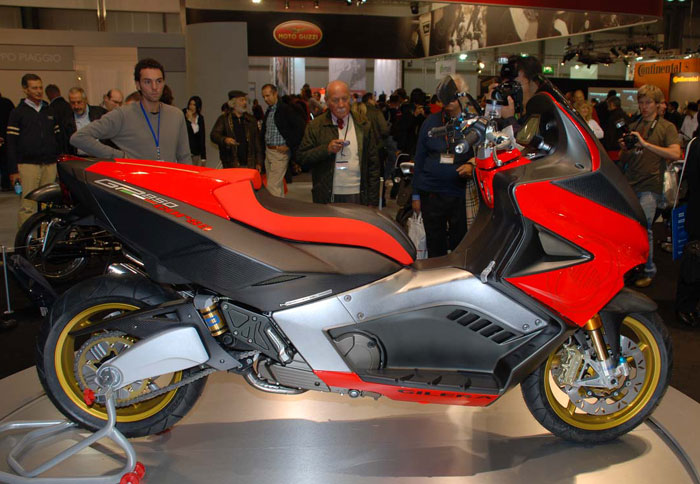 Gilera GP850 Corsa: Scooter για πίστα!