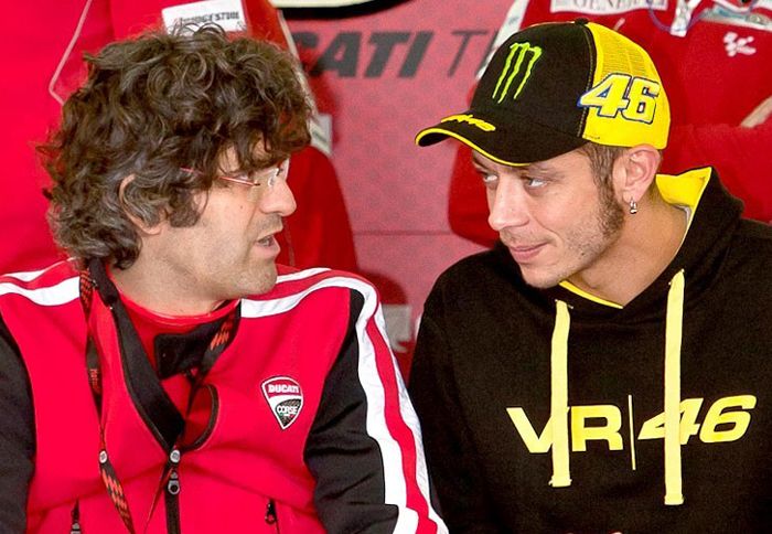 Ο Rossi φαίνεται να δυσκολεύεται να προσαρμοστεί πάνω στην σέλα της GP11, ενώ εδ Ο Rossi φαίνεται να δυσκολεύεται να προσαρμοστεί πάνω στην σέλα της GP11, ενώ εδώ και καιρό περιμένει η ομάδα του να βρει το κλειδί της εξέλιξης.