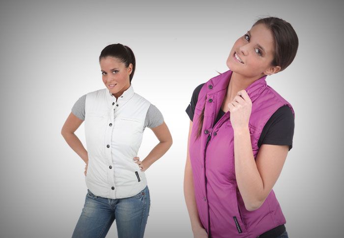 Διαθέτει 1 εσωτερική και 4 εξωτερικές τσέπες.