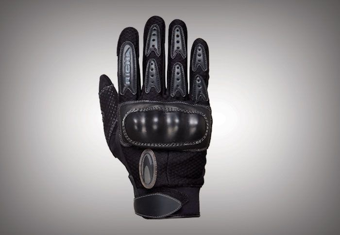 Κλείνουν με ιμάντες velcro στους καρπούς για άριστη εφαρμογή. Κλείνουν με ιμάντες velcro στους καρπούς για άριστη εφαρμογή.