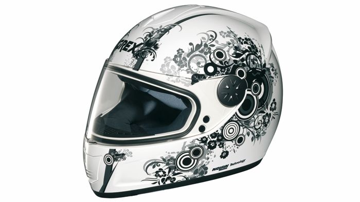 Θα το βρείτε σε μεγέθη XS-XXL στην Μπαξεβάνης, στην τιμή των 147 ευρώ. Περισσότερα στο τηλ. 210-9237000.