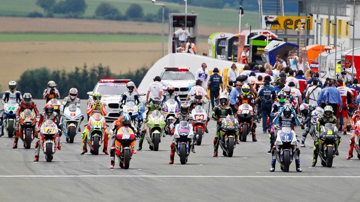 Την άποψη ότι η κοινή ECU θα βοηθήσει το MotoGP, εξέφρασε ο Corado Cecchinelli. Την άποψη ότι η κοινή ECU θα βοηθήσει το MotoGP, εξέφρασε ο Corado Cecchinelli.