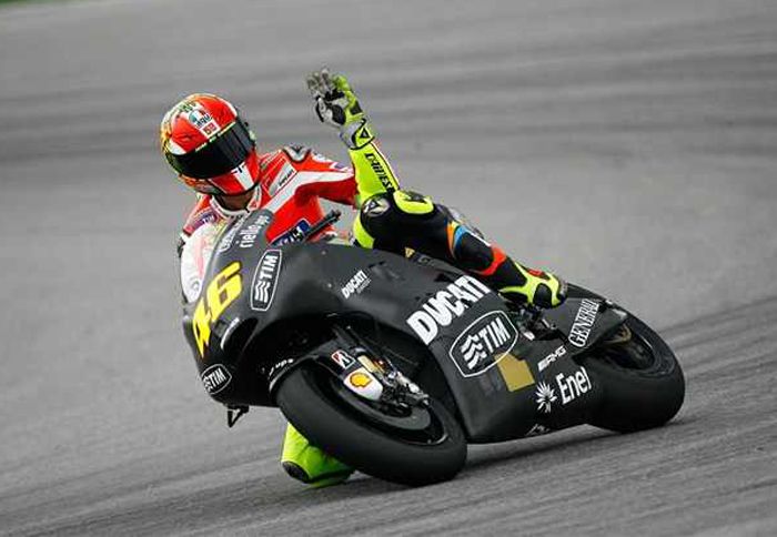 Ο Rossi πιστεύει ότι μπορεί πλέον να φορτίσει περισσότερο το εμπρός ελαστικό, χω Ο Rossi πιστεύει ότι μπορεί πλέον να φορτίσει περισσότερο το εμπρός ελαστικό, χωρίς να υπάρξουν άσχημες συνέπειες.